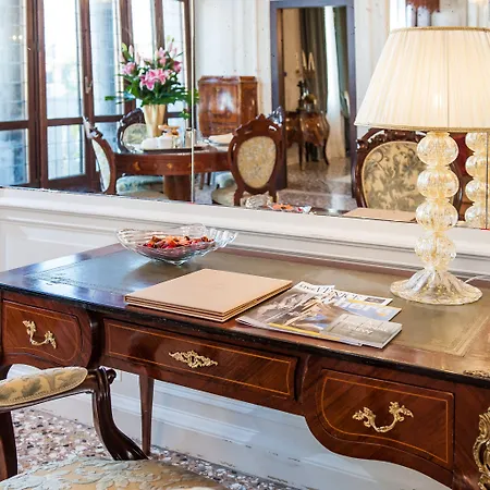 호텔 나니 모체니고 팰리스