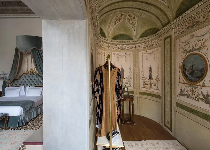 Nani Mocenigo Palace Venedik