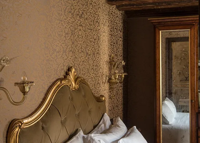 Nani Mocenigo Palace Venedik