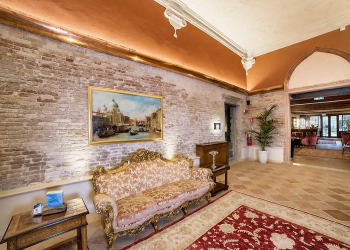 Nani Mocenigo Palace Venedik