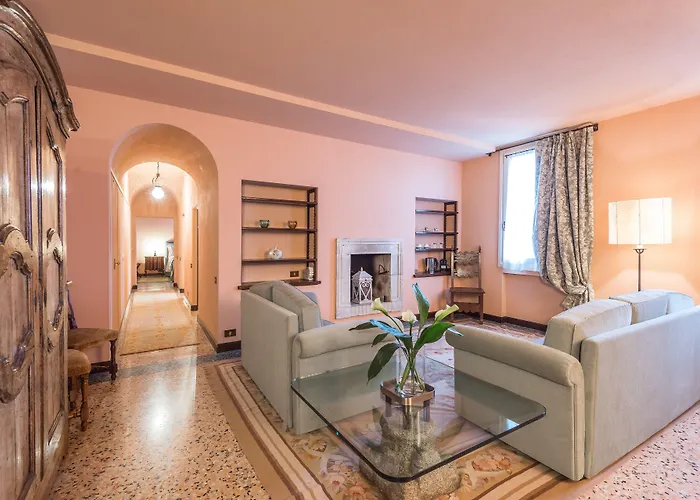 Nani Mocenigo Palace Venedik