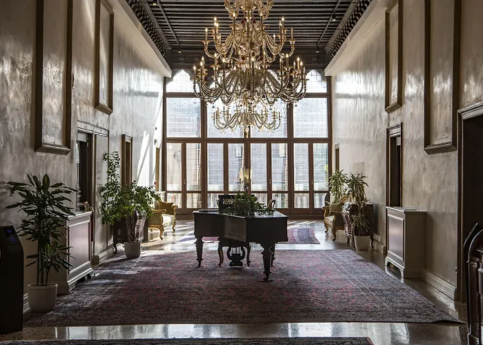 Nani Mocenigo Palace Venedik