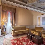 纳尼莫切尼戈宫酒店 酒店