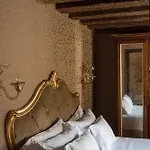 Nani Mocenigo Palace Venedik