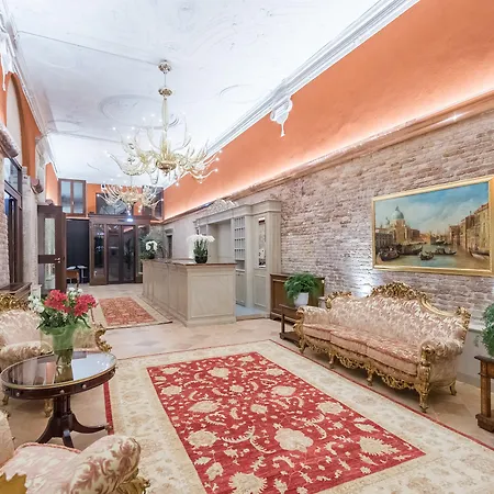Nani Mocenigo Palace Venedik