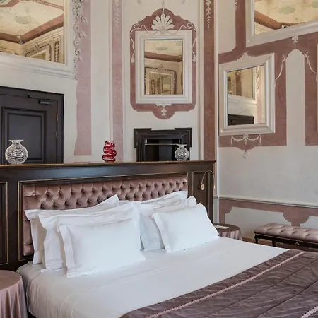 Nani Mocenigo Palace Venedik