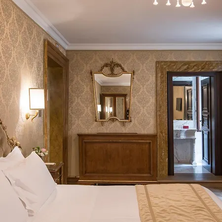 Nani Mocenigo Palace Venedik