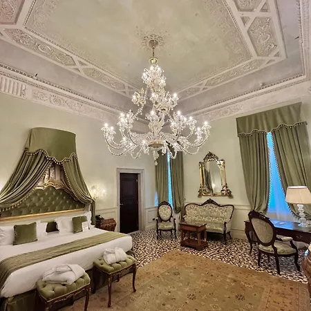 Nani Mocenigo Palace Venedik